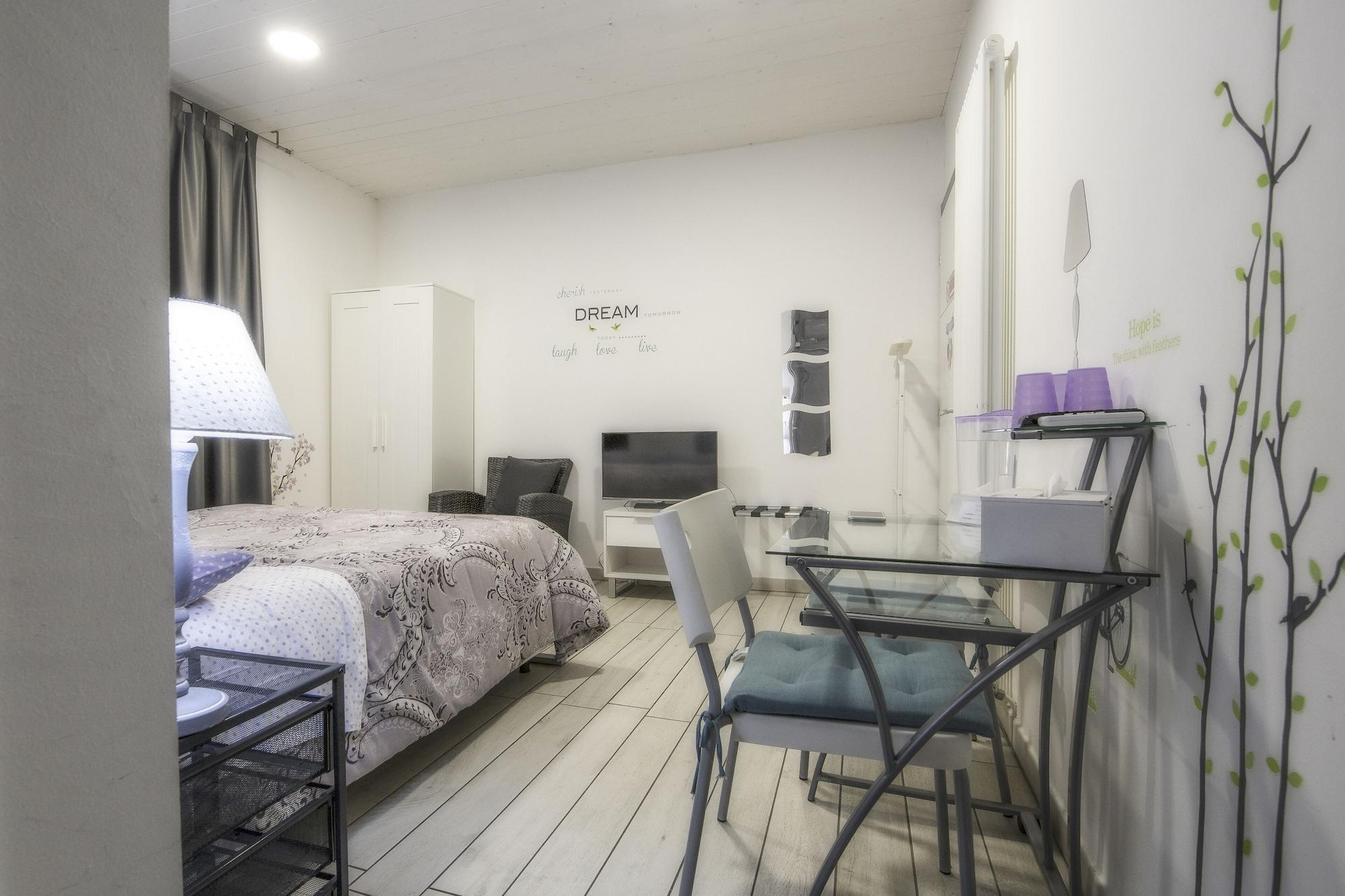 Bed and Breakfast Il Giardino Di Rebecca Ferrara Exterior foto